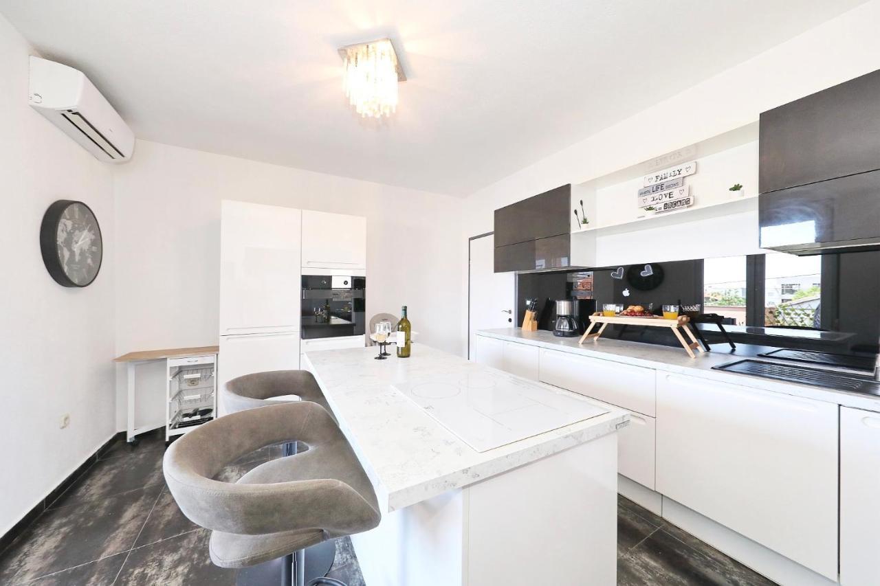 Apartman Nika Sa Jacuzzijem Zadar Eksteriør billede